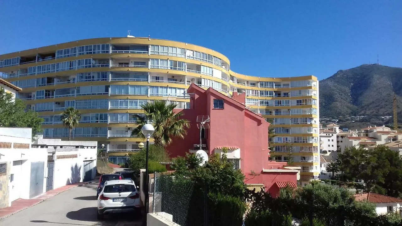 フエンヒロラEdificio Alessandraアパートメント